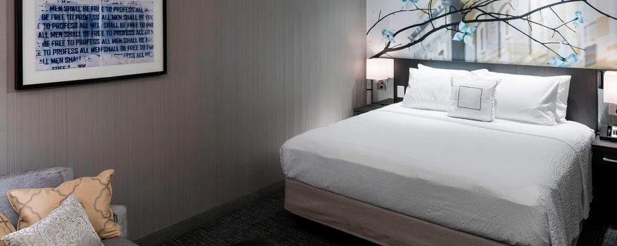 Courtyard by Marriott Richmond West — Guest room