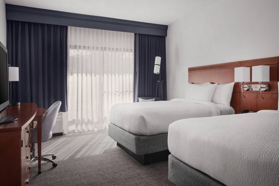 Courtyard by Marriott Rockville — Guest room