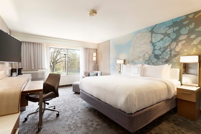 Courtyard by Marriott Roseville — Guest room