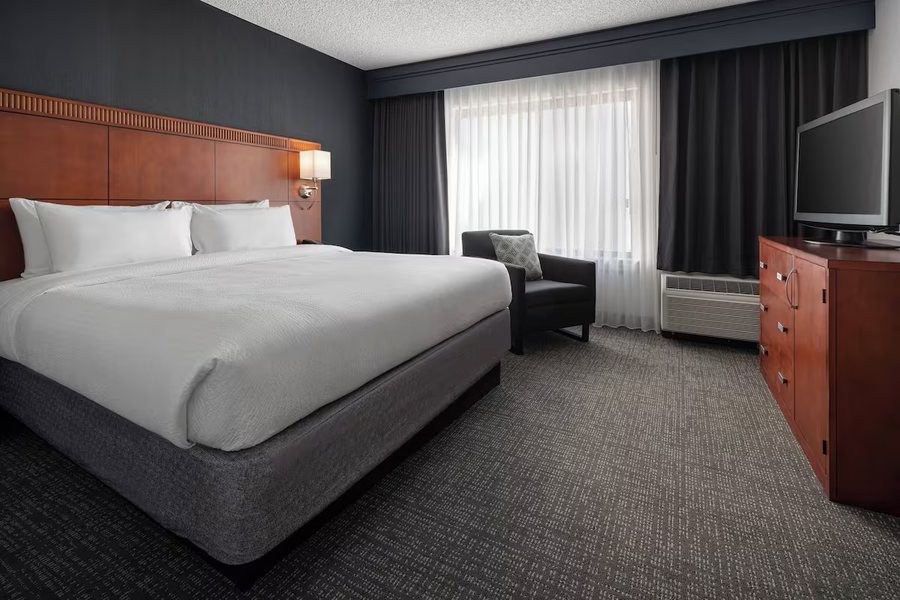 Courtyard by Marriott Sacramento Rancho Cordova — Guest room