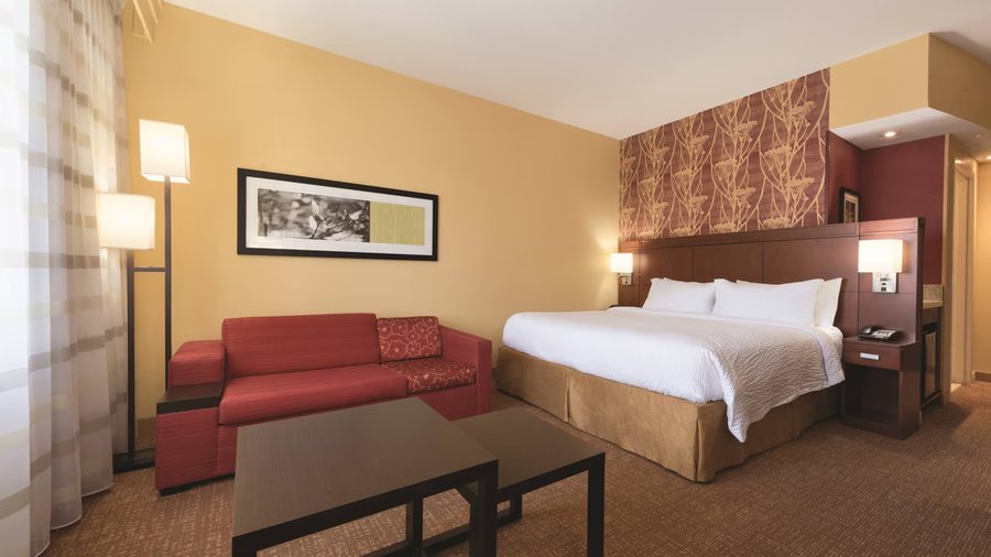 Courtyard by Marriott Salisbury — Guest room