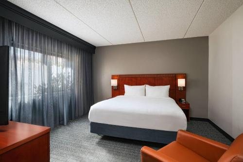 Courtyard by Marriott San Antonio Medical Center — Guest room