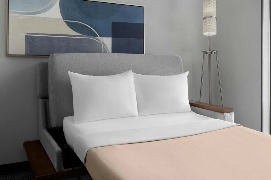 Courtyard by Marriott San Antonio Six Flags at The RIM — Guest room