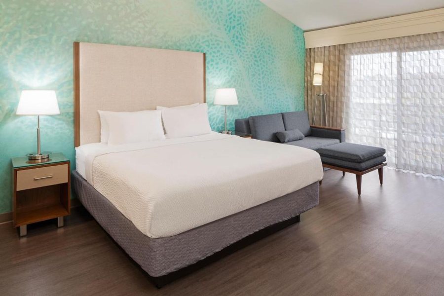 Courtyard by Marriott San Diego Del Mar Solana Beach — Guest room