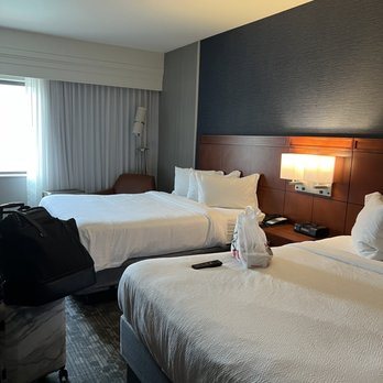 Courtyard by Marriott San Diego Oceanside — Guest room