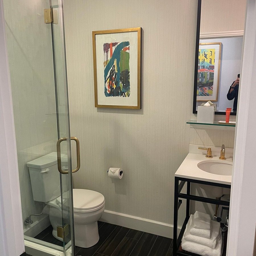 Courtyard By Marriott San Francisco Downtown van Ness Ave — Bathroom