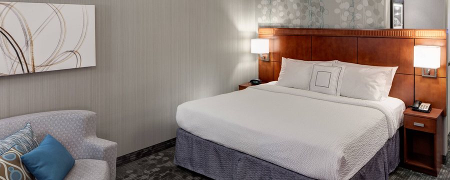 Courtyard by Marriott Santa Clarita Valencia — Guest room