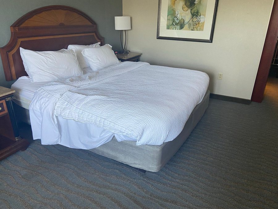 Courtyard by Marriott Saratoga Springs — Guest room