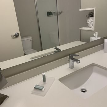 Courtyard by Marriott Savannah Airport — Bathroom