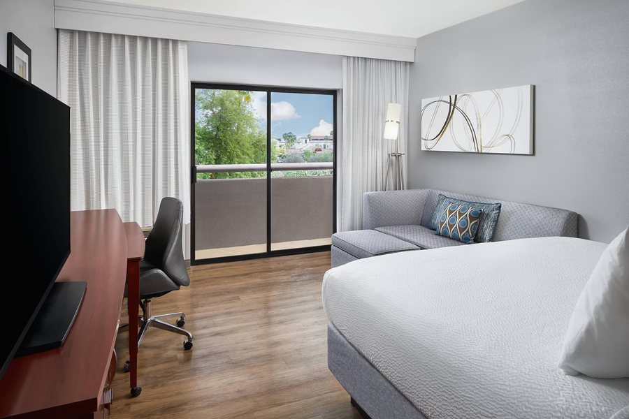 Courtyard by Marriott Scottsdale North — Guest room