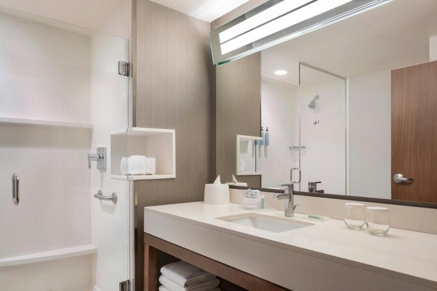 Courtyard by Marriott Sedona Sedona Arizona — Bathroom