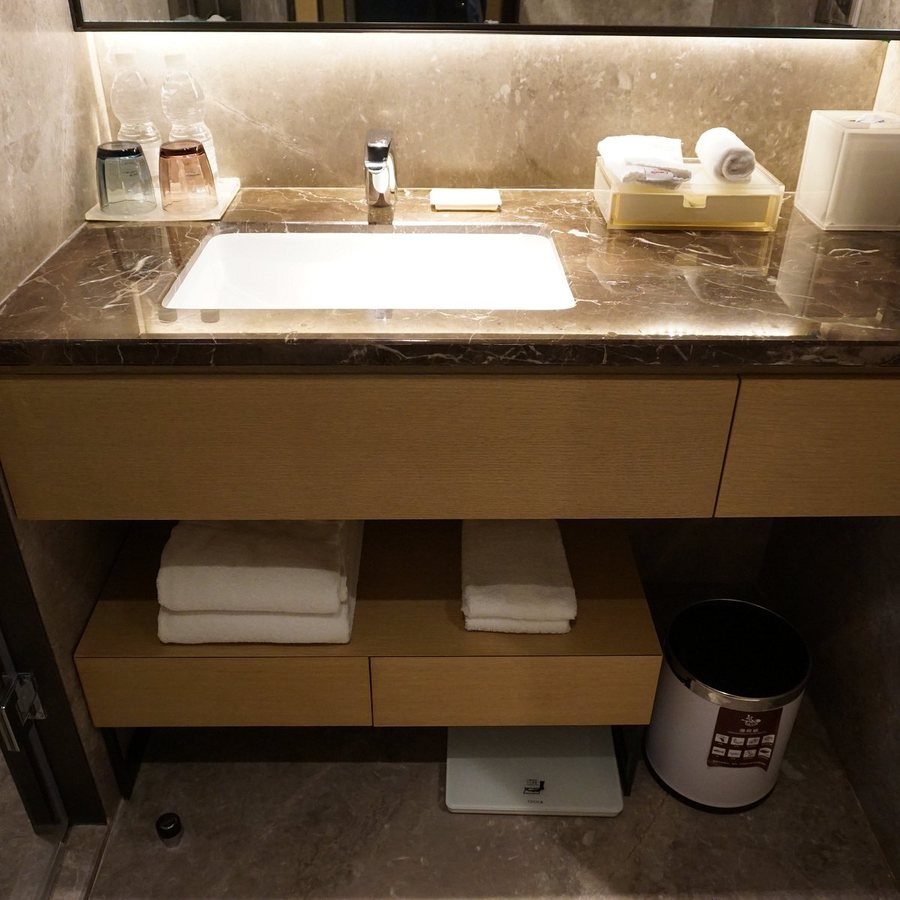 Courtyard by Marriott Shanghai Hongqiao — Bathroom
