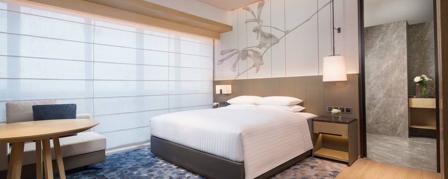 Courtyard by Marriott Shanghai Hongqiao — Guest room