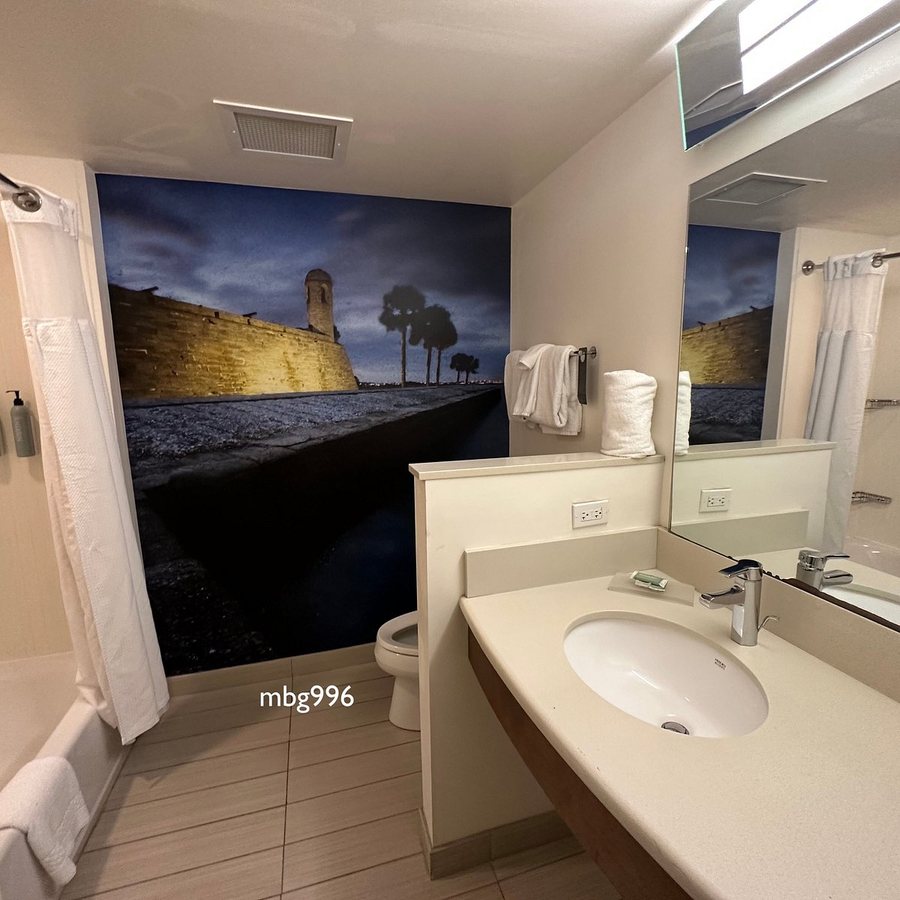 Courtyard by Marriott St Augustine I 95 — Bathroom