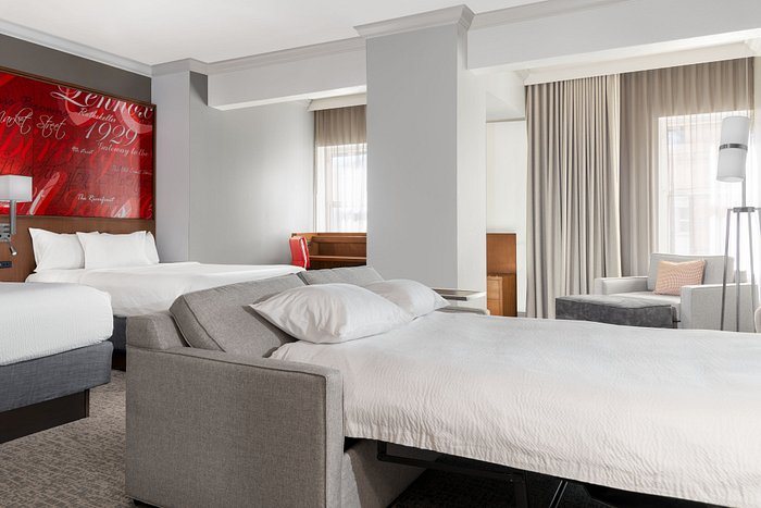 Courtyard by Marriott St Louis Downtown Convention Center — Guest room