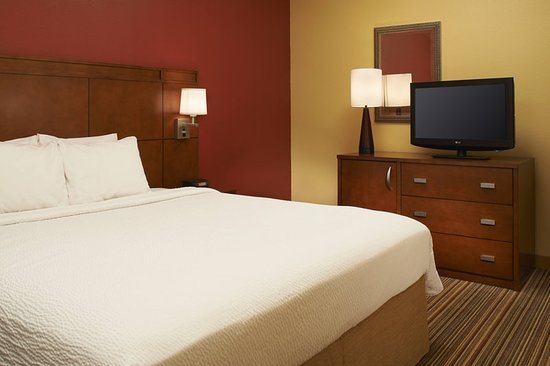 Courtyard By Marriott St Louis West County — Guest room