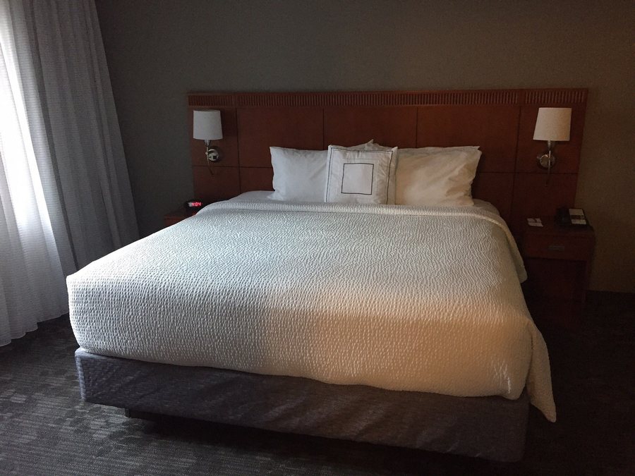 Courtyard by Marriott St Louis Westport Plaza — Guest room