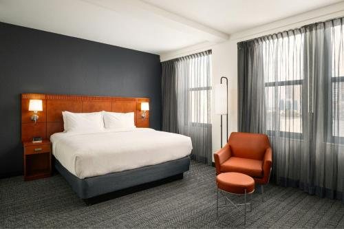 Courtyard by Marriott St Petersburg Downtown — Guest room