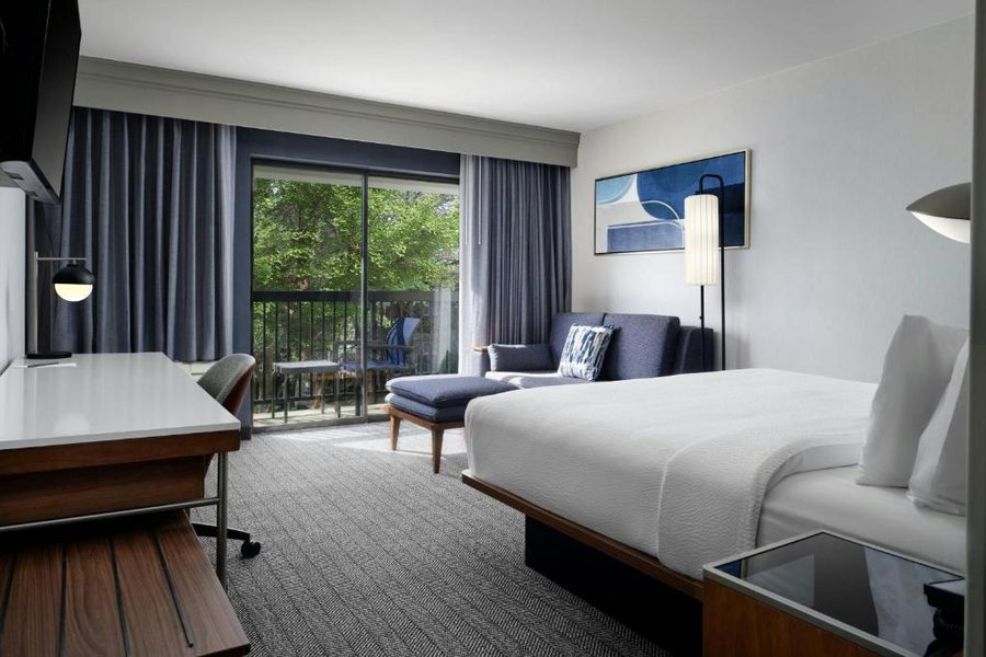 Courtyard by Marriott Stockton — Guest room