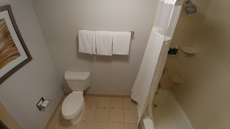 Courtyard by Marriott Syracuse Carrier Circle — Bathroom