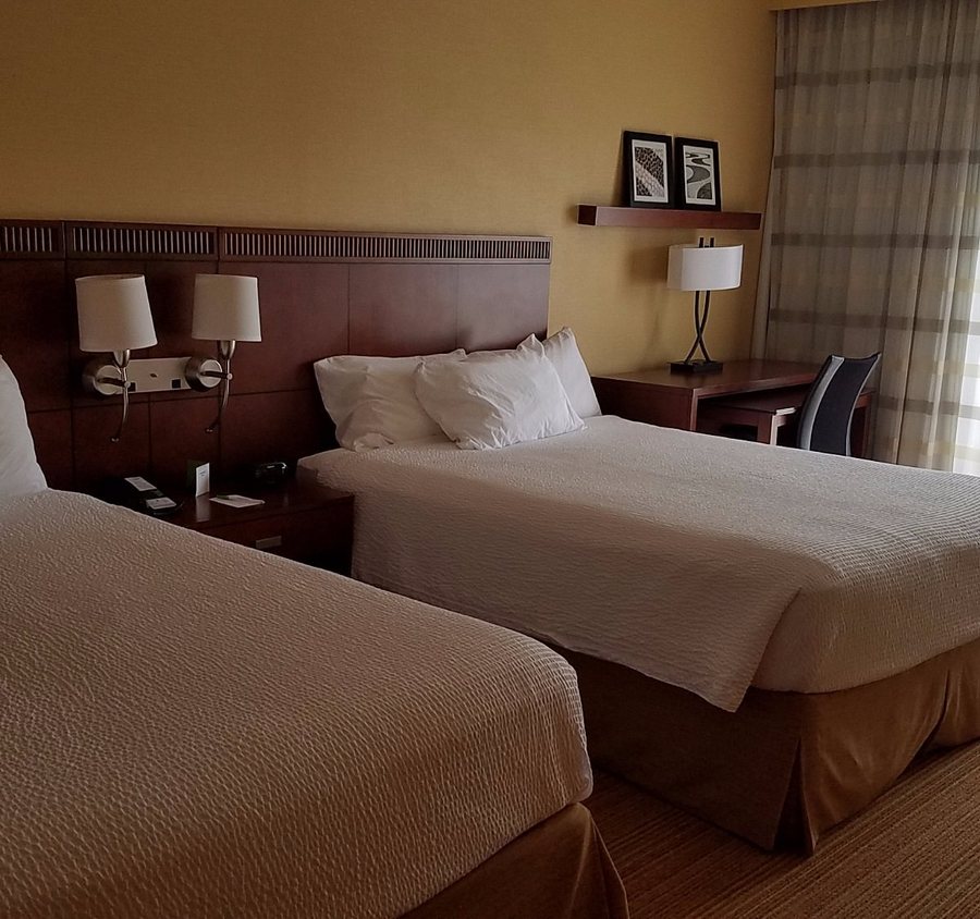 Courtyard by Marriott Syracuse Carrier Circle — Guest room