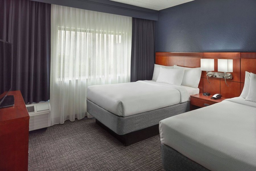 Courtyard by Marriott Tallahassee Downtown Capitol — Guest room