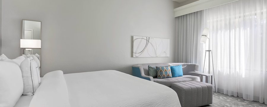 Courtyard by Marriott Tampa Brandon — Guest room