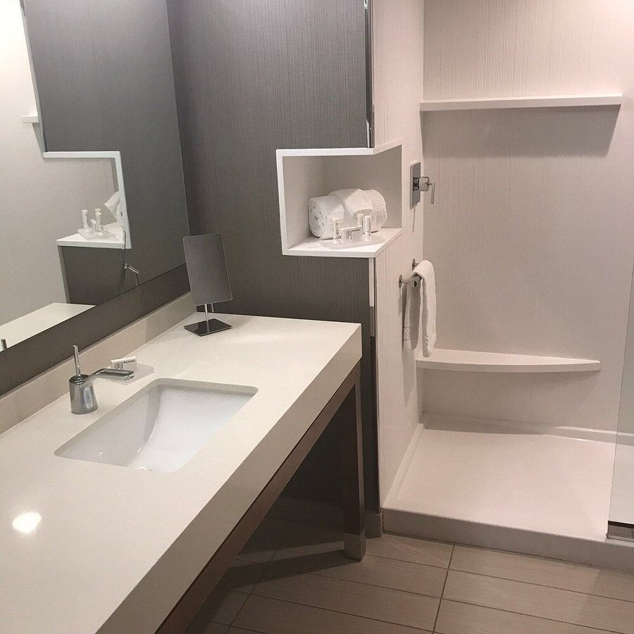 Courtyard by Marriott Tampa North I 75 Fletcher — Bathroom