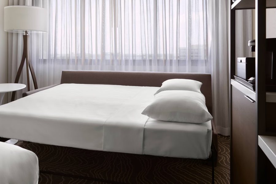 Courtyard by Marriott Tampa Westshore Airport — Guest room