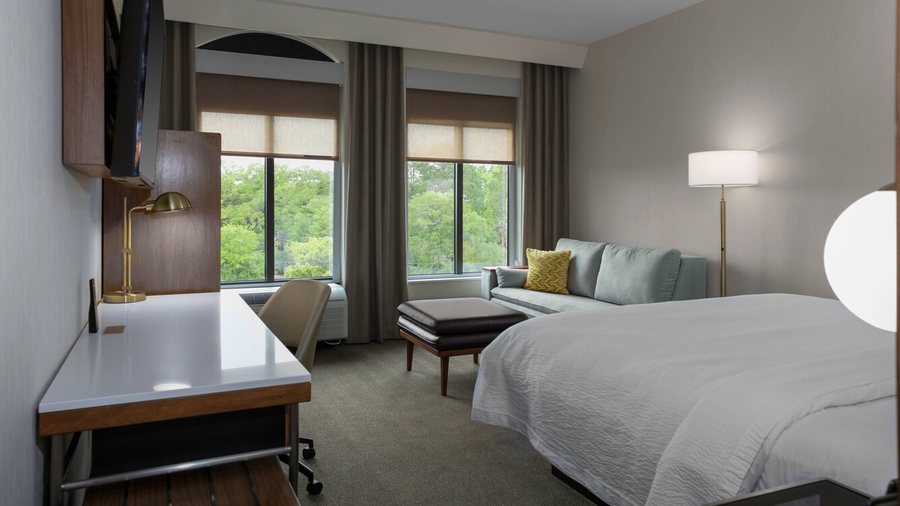 Courtyard by Marriott Thomasville Downtown — Guest room