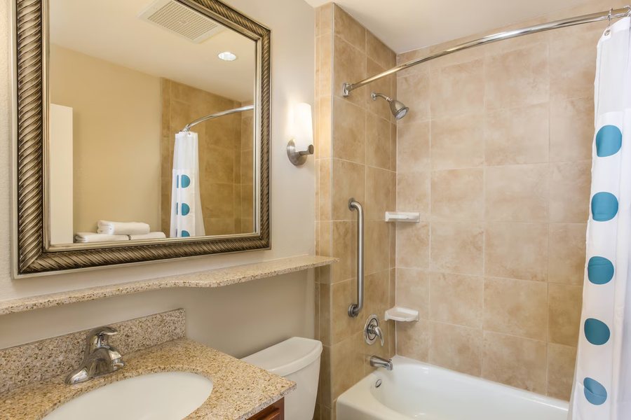 Courtyard by Marriott Tucson Airport — Bathroom