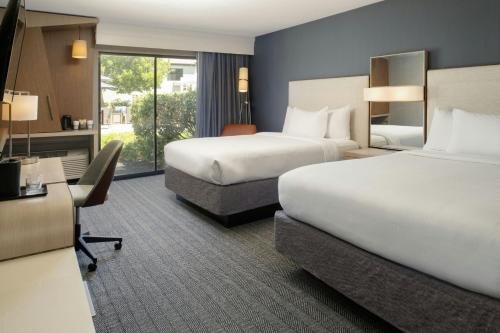 Courtyard by Marriott Vacaville — Guest room