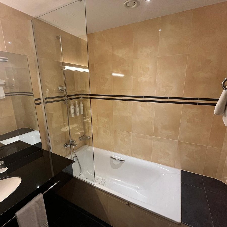 Courtyard by Marriott Vienna Prater Messe — Bathroom