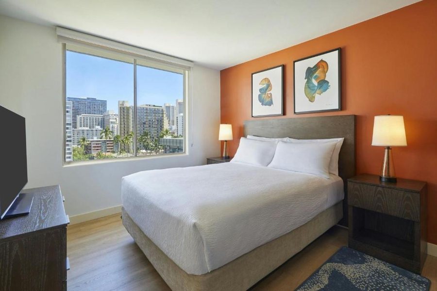 Courtyard by Marriott Waikiki Beach — Guest room