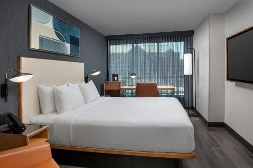Courtyard by Marriott Washington DC Dupont Circle — Guest room