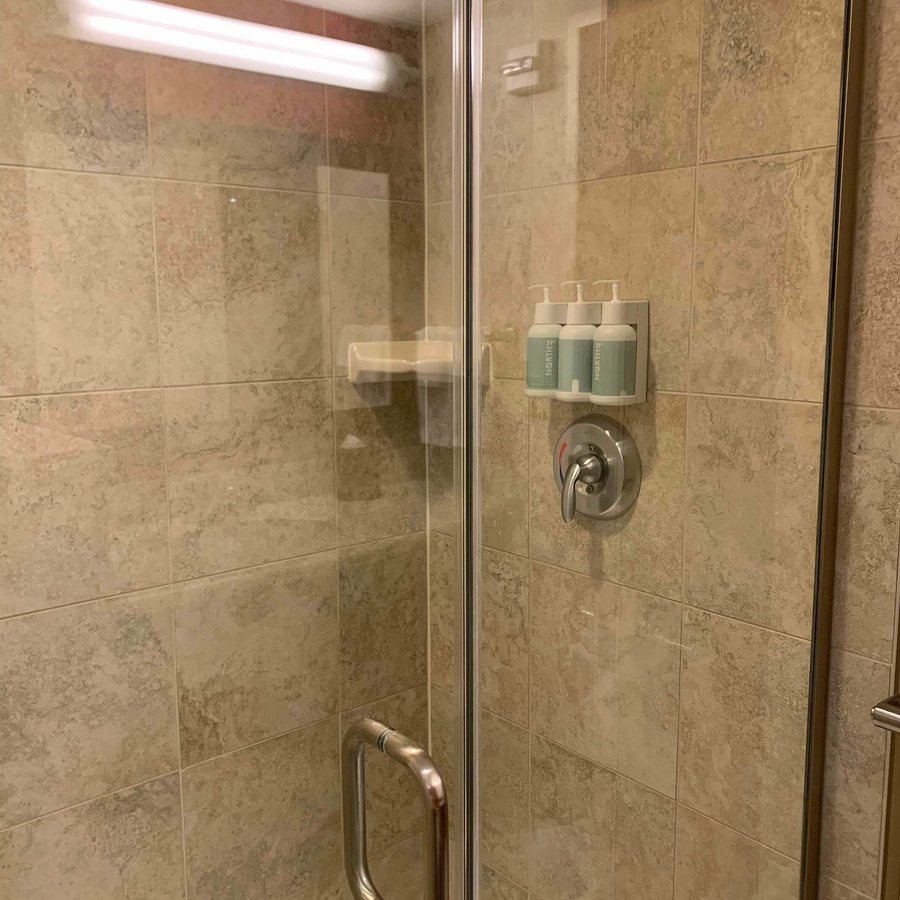 Courtyard by Marriott Washington DC Foggy Bottom — Bathroom