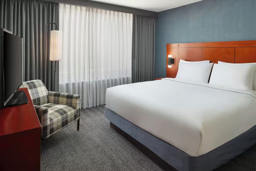 Courtyard by Marriott Washington DC Foggy Bottom — Guest room