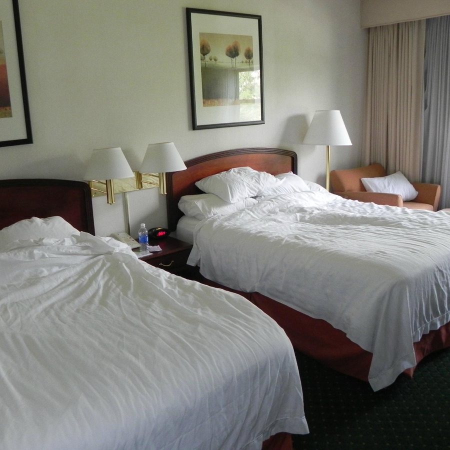 Courtyard by Marriott Wausau — Guest room