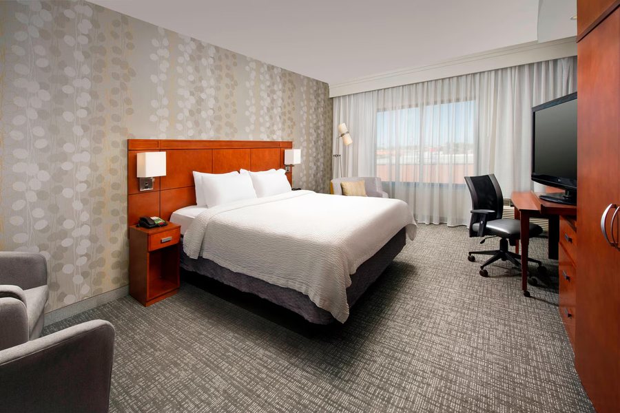 Courtyard by Marriott Wichita Falls — Guest room