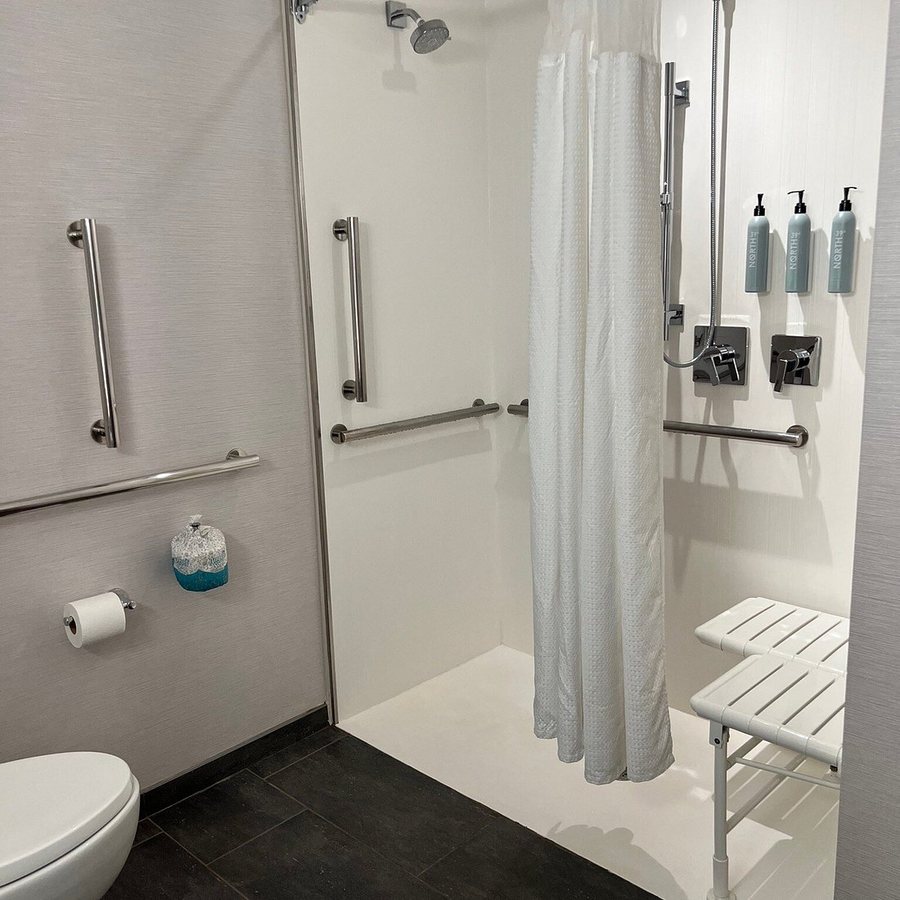 Courtyard Charlotte Waverly — Bathroom