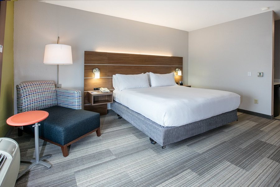 Courtyard Dallas Grand Prairie — Guest room
