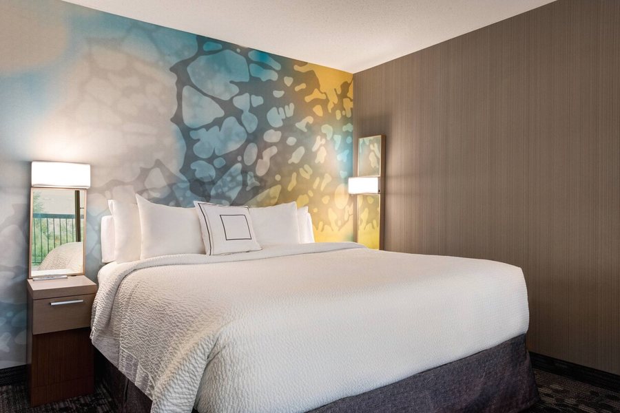 Courtyard Dayton South — Guest room