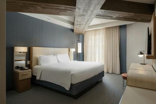 Courtyard Gatlinburg Downtown — Guest room