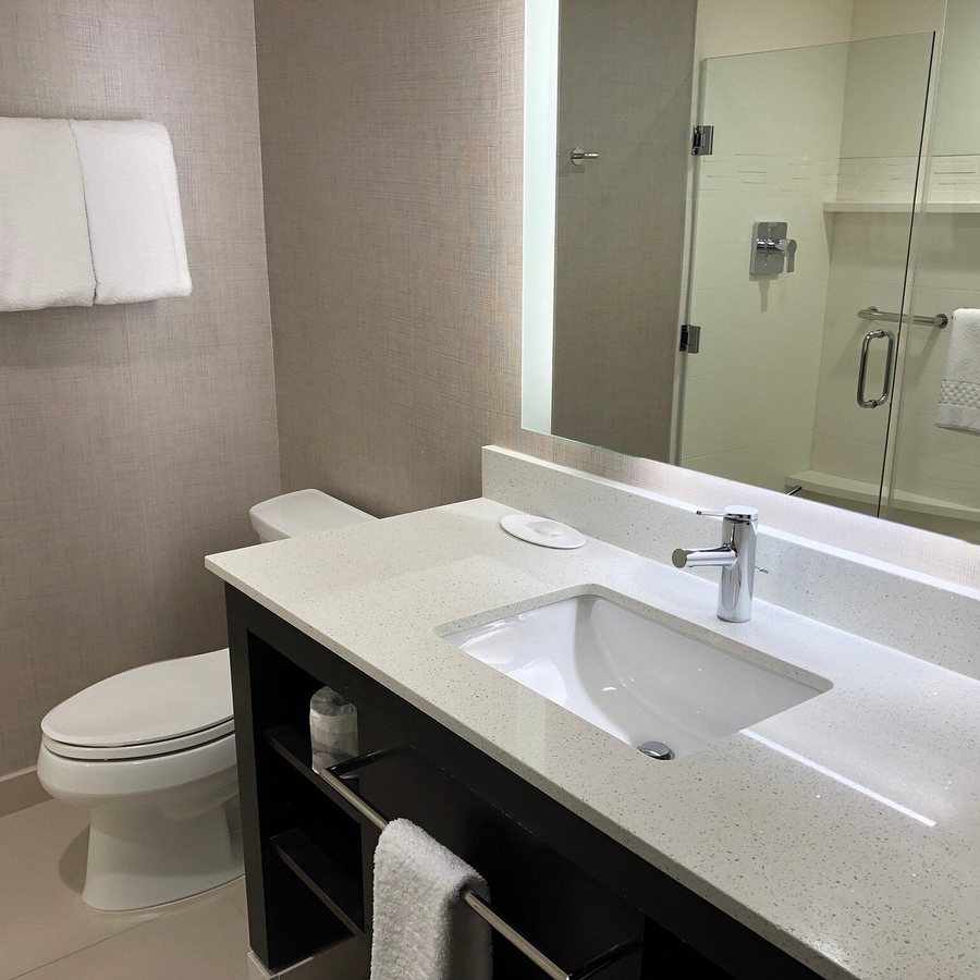 Courtyard Houston Medical Center NRG Park — Bathroom