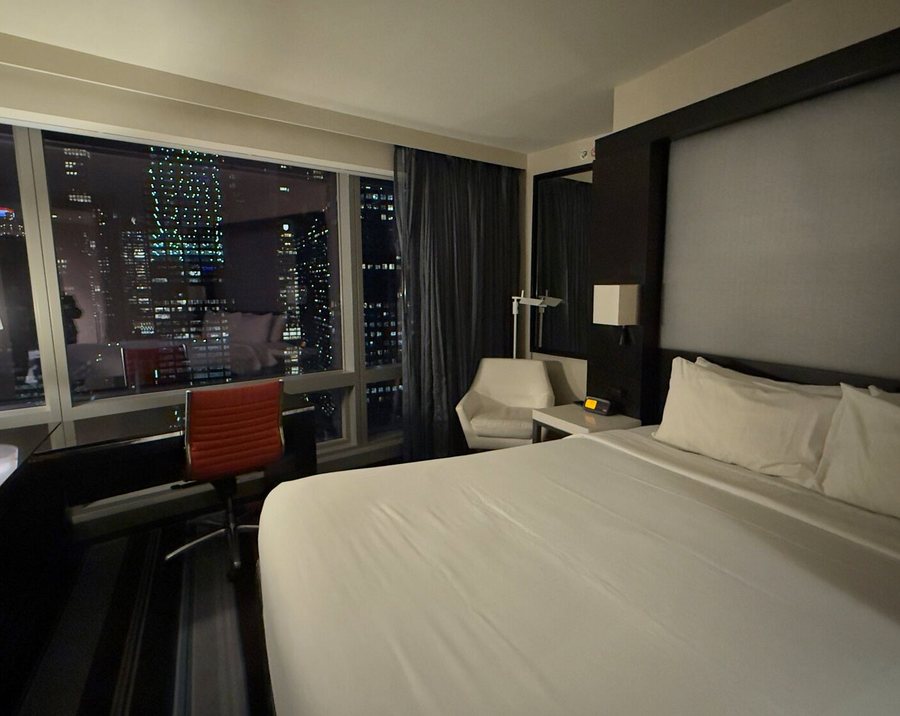 Courtyard New York Manhattan Central Park — Guest room