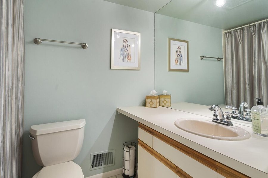 Courtyard Petoskey at Victories Square Petoskey Emmet County Michigan — Bathroom