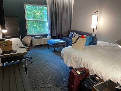 Courtyard Rochester Downtown — Guest room