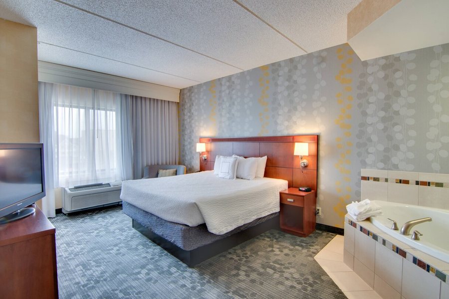 Courtyard Rochester Mayo Clinic Area Saint Marys — Guest room