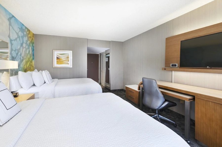 Courtyard Secaucus Meadowlands — Guest room
