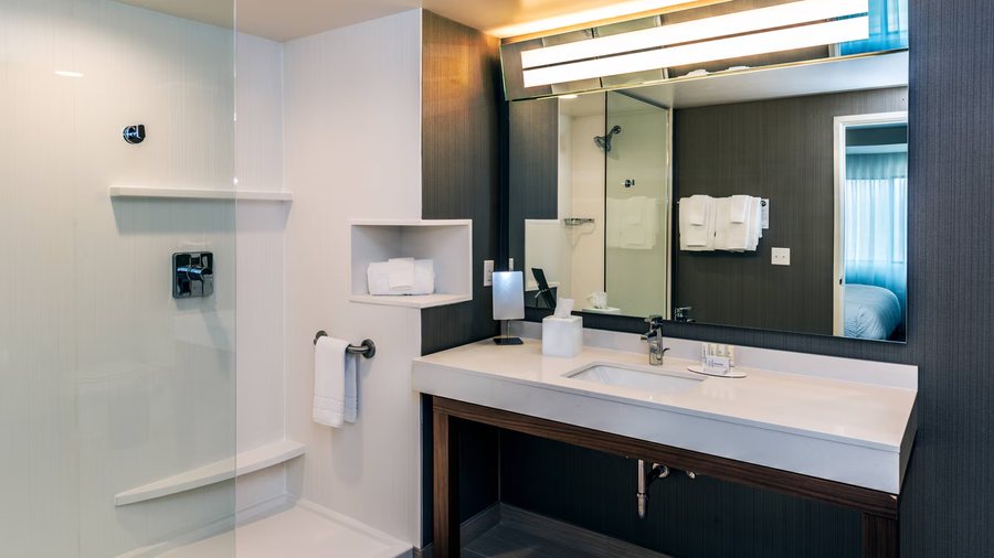 Courtyard Somerset — Bathroom